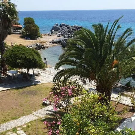 Kyana Big Blue Apartment