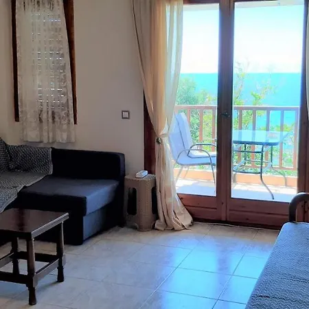 Kyana Big Blue Apartment