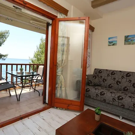 Kyana Big Blue Apartment